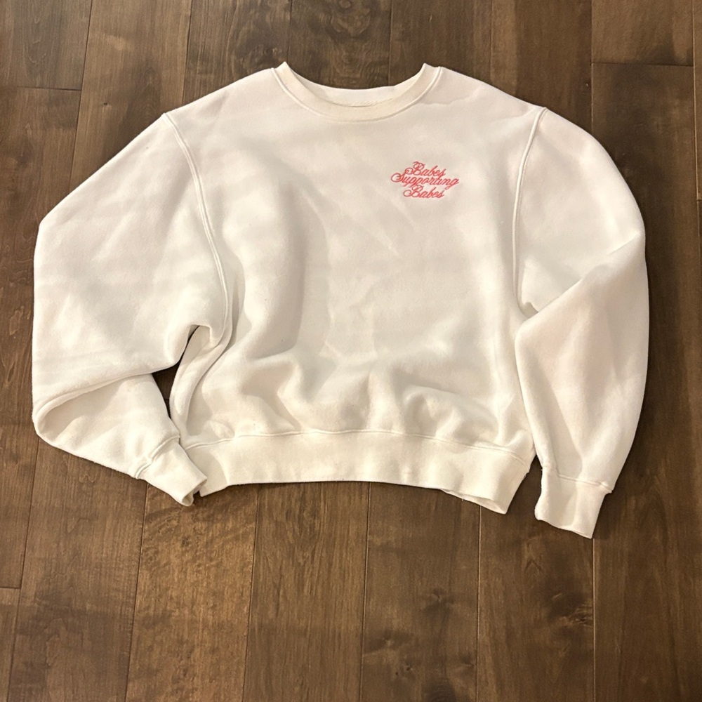 Brunette The Label White Sweatshirt with Pink Embroidery